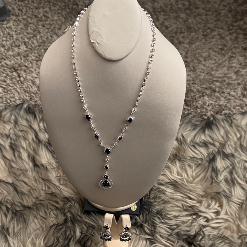 Elegant Silver and Black Necklace Set